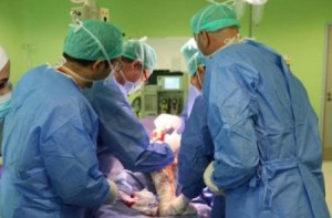 بالتفاصيل...طبيب اردني ينال اعجاب الاعلام الخليجي