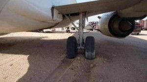 اغلاق مطار الملك حسين امام حركة الطائرات الى حين الانتهاء من سحب الطائرة التي خرجت عن المدرج