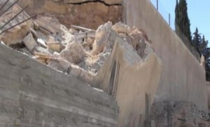 انهيار سور منزل على احد الاشخاص في العاصمة عمان