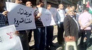 بالصور ... منتفعو  سكن كريم  الزرقاء يناشدون الملك التدخل