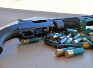 ضبط 4 مسدسات وخرطوش و"بمب اكشن" بمنزل في اربد