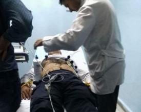 ادخال الشاب "جمال القرعان" الى المستشفى اثر تعرضه لاعتداء في حادثة اعتداء عناصر البحث الجنائي باربد