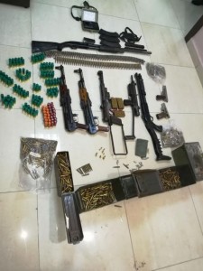 ضبط أسلحة وعتاد داخل منزل في اربد (صورة)