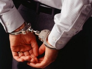 هروب 3 متهمين بسرقة شيكات من نافذة النظارة