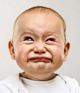 ما سبب الشعور بغصة الحلق قبيل البكاء