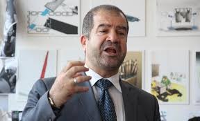 رئيس بلدية الزرقاء يأمر بدمج دوائر مع بعضها بعد اكتشاف تأخر الموظفين عن دوامهم صباحاً