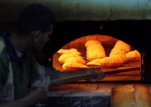 لماذا صندوق النقد الدولي لا يوصي برفع الدعم عن الخبز؟