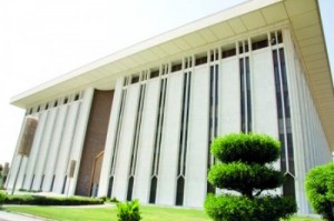 بنوك السعودية تجمد 1200 حساب لمتورطين في قضايا فساد