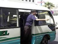 كنترول باص على خط اربد - الرمثا يطعن طالب جامعي بقدمه