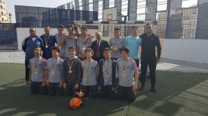 المركز الأول لفريق كرة القدم في مدارس النظم الحديثة MS