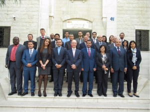 عميد كلية الآداب والعلوم في جامعة عمان الأهلية يلتقي أعضاء الهيئتين التدريسية والإدارية