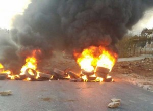 بالفيديو والصور .. تجدد أعمال الشغب في المزار الشمالي على خلفية مقتل شاب دهسا