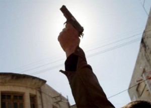 ضبط 4 اشخاص اطلقوا عيارات نارية داخل كوفي شوب