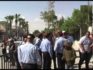 مصدر امني يوضح : أشخاص غير معروفين ..وتكسير زجاج مركبة داخل حرم جامعة اليرموك