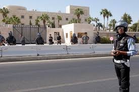 الأمن يغلق جميع الطرق المؤدية الى السفارة الأمريكية في عمان