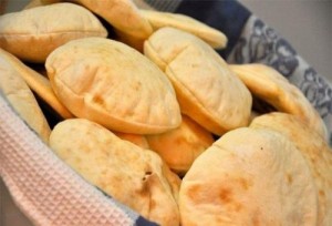 دعم الخبز سيرتبط بالدخل الشهري وليس بما تملكه الأسرة