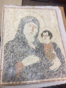 ضبط شخص بحوزته لوحة فسيفسائية عرضها للبيع