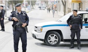 القبض على مصنف خطير بحوزته أسلحة وعتاد في عمان