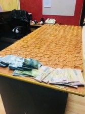 بالفيديو والصور..... القبض على سارقي مصاغات ذهبيه في منطقة الوحدات