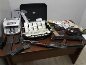 ضبط مطلوب خطير بحقه 171 قيدا جرميا سابقا بمداهمة امنية