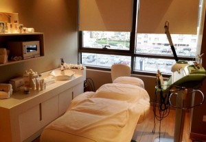 ضبط مركز مساج مخالف و 5 أسيويات يعملن به