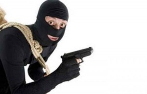 قانونيون: عقوبة السطو المسلح تصل 15 عاما
