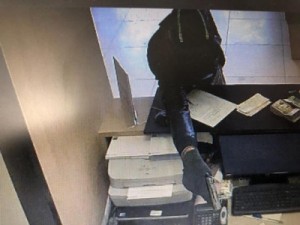 بعد حادثتي سطو في عمّان .. إجراءات أمنية جديدة في بنوك الأردن