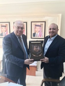 بحث سبل التعاون بين جامعة عمان الاهلية ووزارة الاشغالالعامة والإسكان