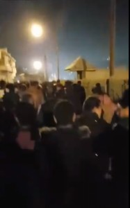 مسيرة ليلية في حي الطفايلة احتجاجا على سياسة الحكومة