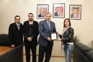 تكريم السيدة منار حؤبش - مديرة العلاقات العامة والإعلام في جامعة عمان العربية