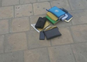 بالصورة ...الأمن العام : الحقيبة المشبوهة في جبل الحسين تحتوي على أوراق فقط