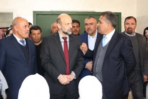 الرزاز وهميسات يفتتحان مشروع توسعة مرافق مدرسة اليادودة