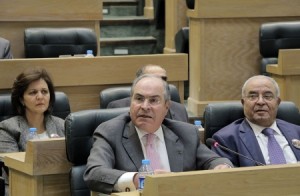 نواب يستبقون جلسة الثقة ويحجبونها عبر "فيسبوك"