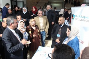 وزير الطاقة يفتتح معرضا للمشاريع الريادية في جامعة عمان العربية