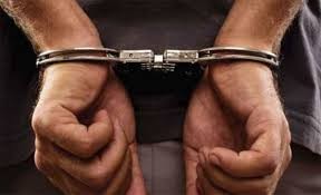 بعد كمين ناجح... البحث الجنائي يلقي القبض على مطلوب مصنف بالخطير وبحقه 44 طلب بقضايا السرقات