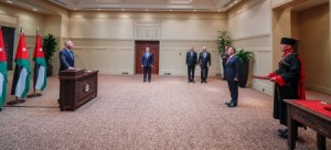 بالصور... السفيران الزعبي والحمود يؤديان اليمين القانونية أمام الملك