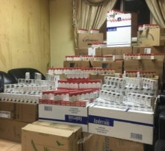 بالصور....القبض على المتورطين بسرقة كميات كبيرة من الدخان من احد المولات في عمان