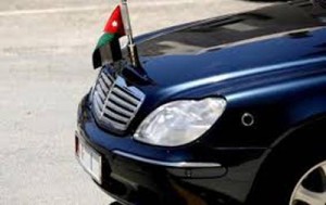 وزير الاوقاف يرفض استخدام المركبة الحكومية بعد انتهاء الدوام الرسمي..هل يفعلها باقي الوزراء ؟