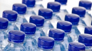 اغلاق اكبر مصنع للمياه المعبأة في الزرقاء