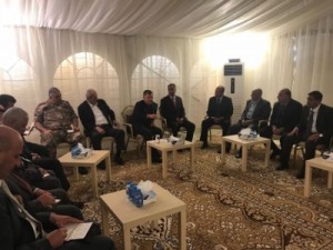 الملك في منزل اللواء الرواشدة ولقاء مع وجهاء وشخصيات من الطفيلة