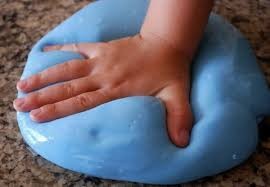 الغذاء والدواء تحذر من لعبة السلايم: سامة وفي منتهى الخطورة!