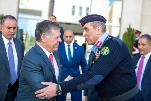 الملك يؤكد ضرورة الاستمرار بإعادة الهيكلة للارتقاء بأداء الأمن العام