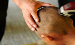 حلق الرؤوس .. عقاب ينتظر المتسكعين أمام مدارس الفتيات بالأردن