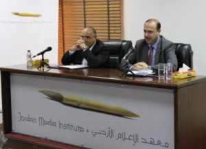 المومني: 80 % من التعليقات السلبية في أزماتنا الداخلية تأتي من "الخارج"