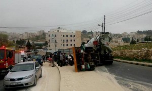 اصابتان وتصادم 5 مركبات بسبب تدهور قلاب في صويلح