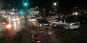 بالصور..أعمال شغب واغلاق للطرق احتجاجا على توقيف مدير اوقاف سابق في اربد