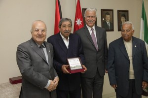 جامعة فلسطين التقنية خضوري تكرم عددا من روادها الأوائل في الأردن