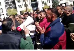 موظفو امانة عمان يعودون الى الاضراب