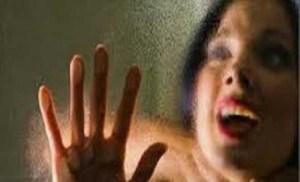 وفاة ثلاثينة خنقا على يد زوجها في الزرقاء