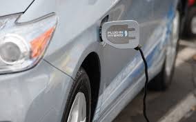 الحكومة تسمح بشطب المركبات الهجينة التي يزيد عمرها عن 10 سنوات